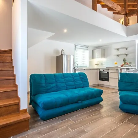 Villa Luxury Sarina With Pool In Center Split