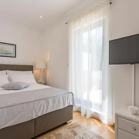 Luxury Sarina With Pool In Center * Split