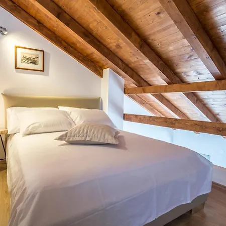 Villa Luxury Sarina With Pool In Center Split